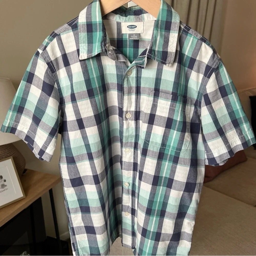 Old Navy Boy’s Blue/green/white Plaid S/S Button Up Size M(8)